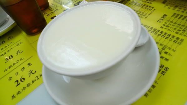香港自由行 Hong Kong Trip 2011 – 澳洲牛奶公司 Australia Dairy Company Famous Double Steamed Milk Pudding 双皮燉鮮奶 - 澳洲牛奶公司 Australia Dairy Company