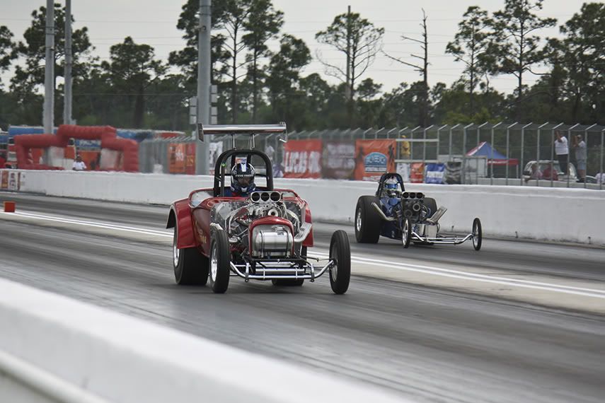 IMAGE: http://i776.photobucket.com/albums/yy43/Unatural91/Drag%20Racing/0410_0117.jpg