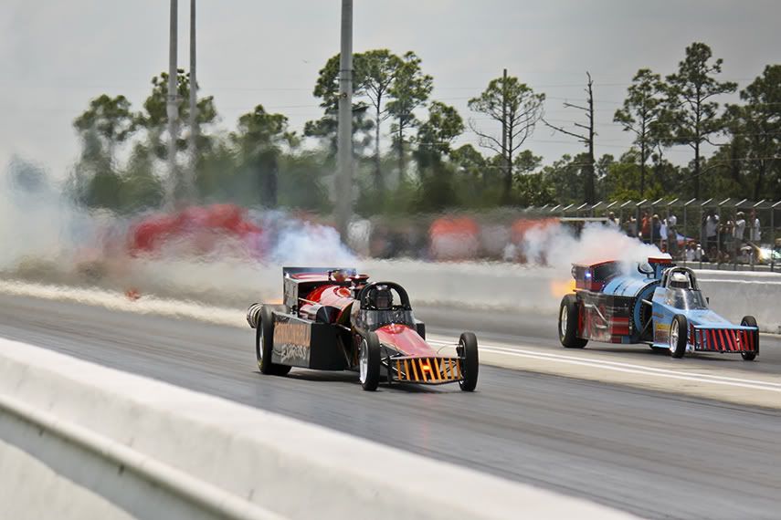 IMAGE: http://i776.photobucket.com/albums/yy43/Unatural91/Drag%20Racing/jetcars.jpg