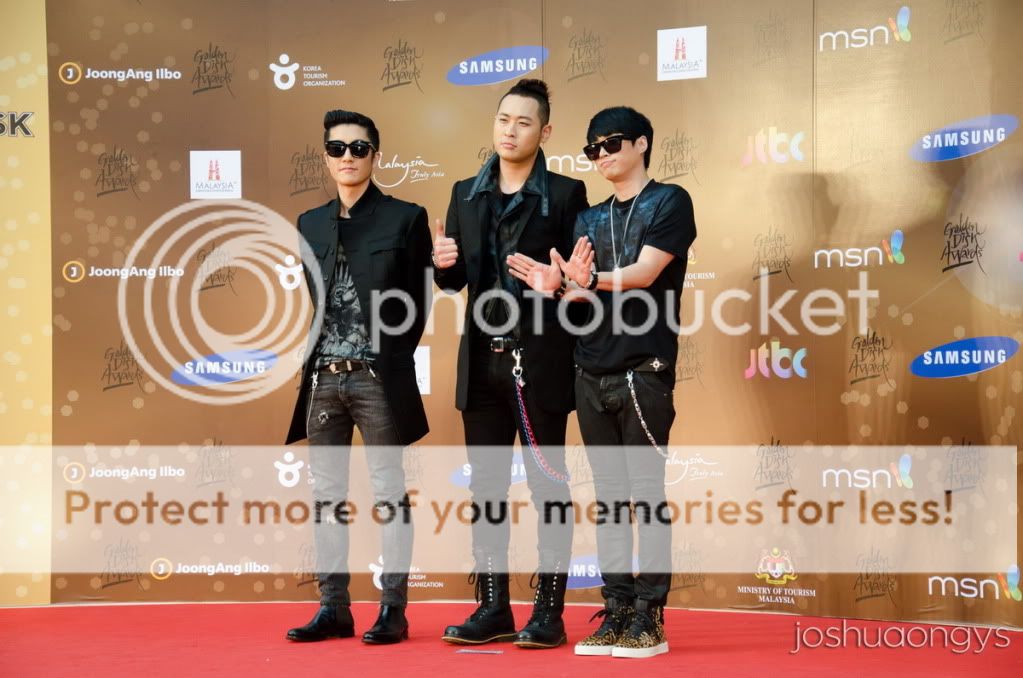 http://i776.photobucket.com/albums/yy41/joshuaongyscom/2013%20Events/EpikHighRedCarpet27thGoldenDiskAwards4.jpg